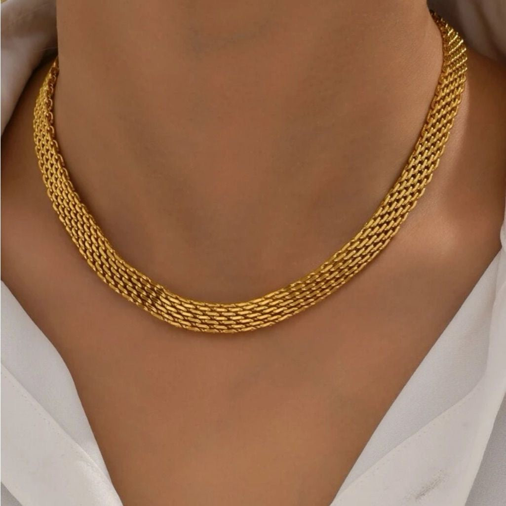 Necklace model 54