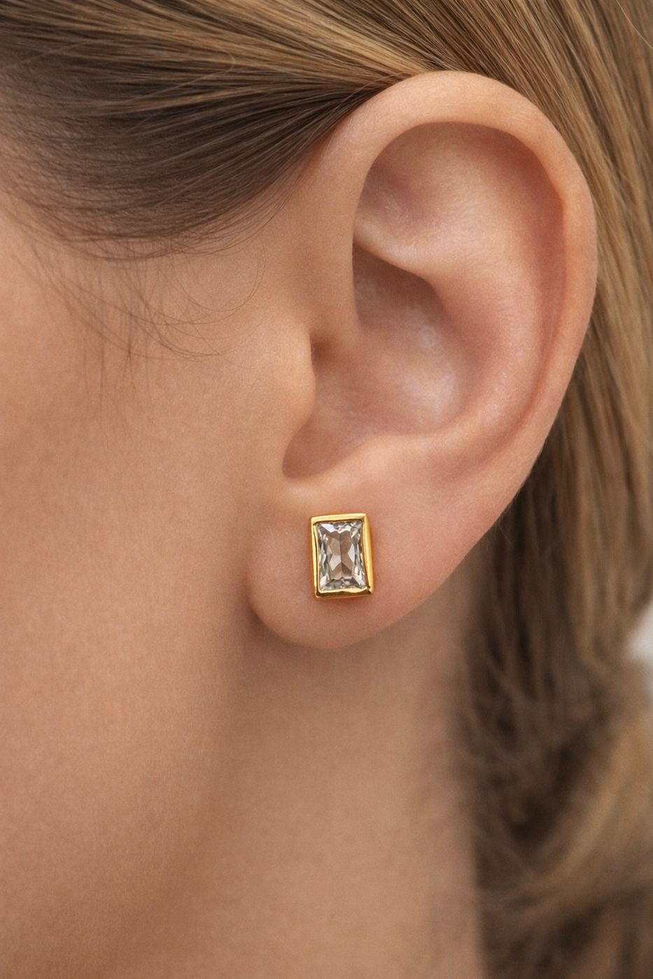 earring model 247