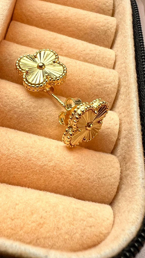 earring model 335