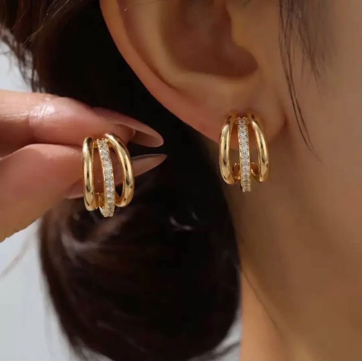 earring model 365